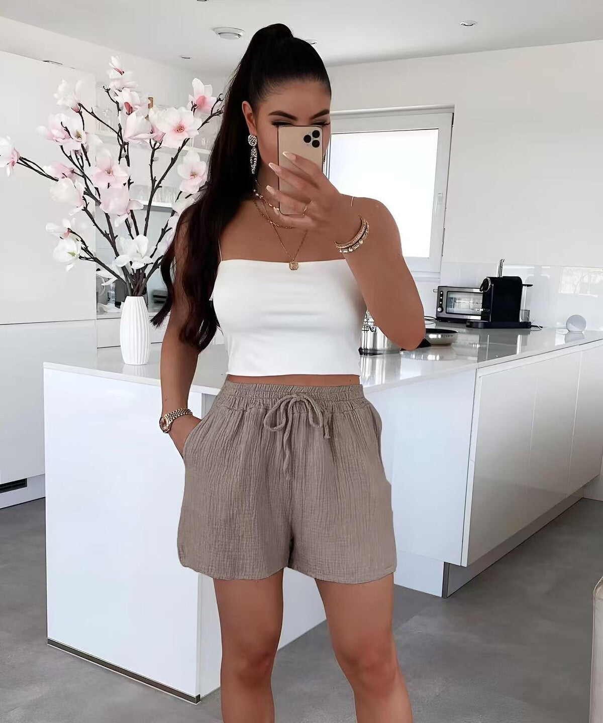 SHORT EN GASA DE ALGODON CON CORDON Y CINTURA ELASTICA TAUPE